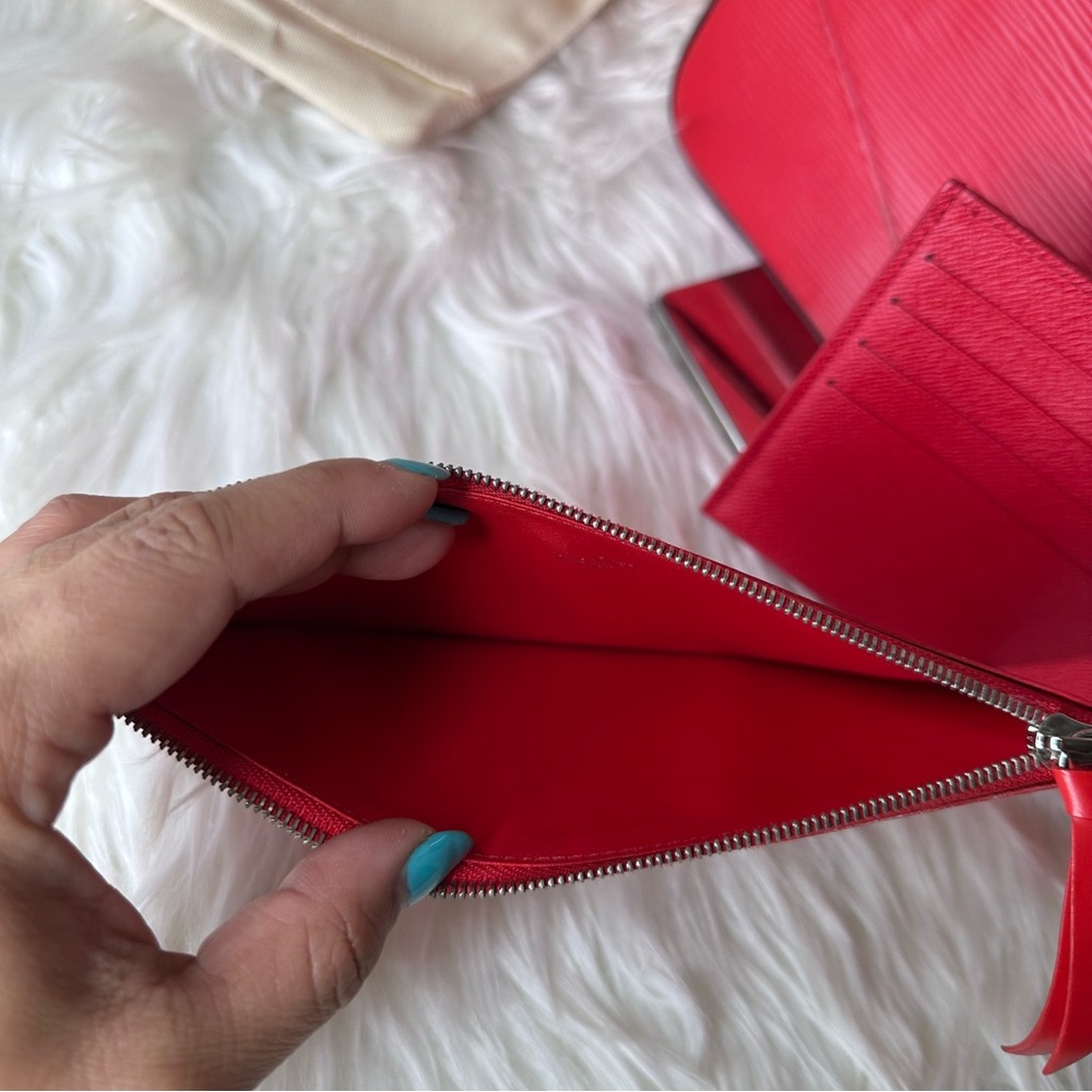 Louis Vuitton Red Felicie Pochette in EPI Leather - Picture 5 of 16